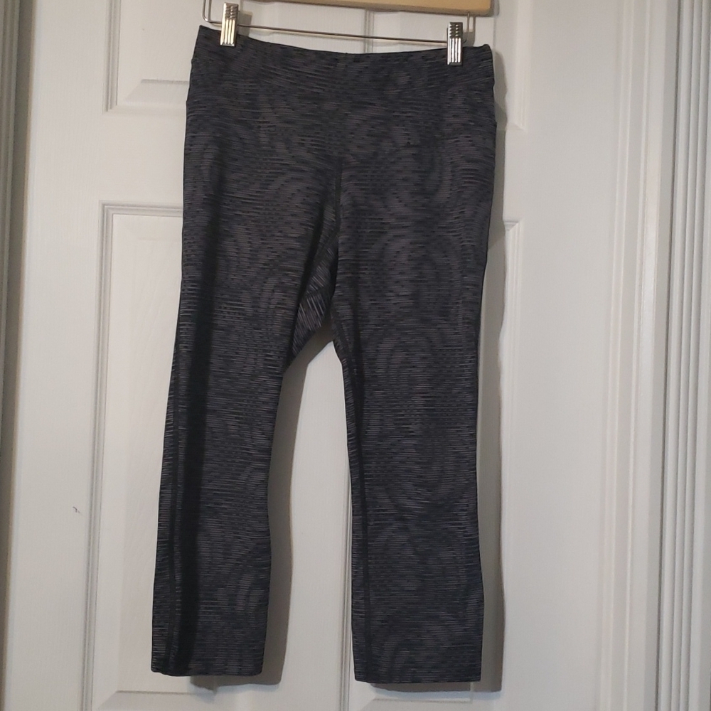 MEC capri leggings NWOT